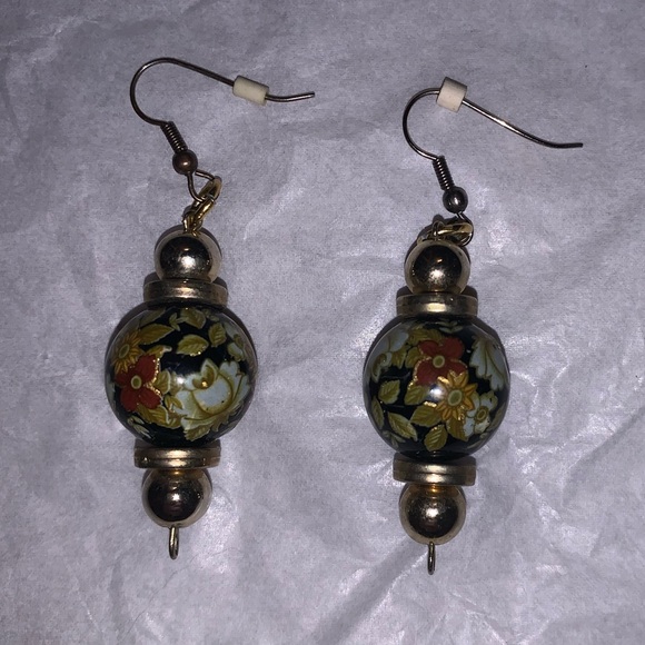 Floral gold matching set of earrings and necklace - Picture 2 of 2